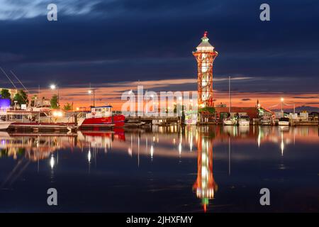 Erie, Pennsylvania, USA und Turm in der Abenddämmerung. Stockfoto