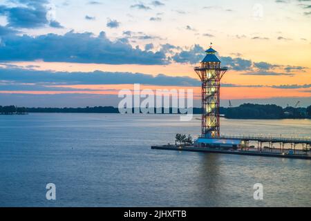 Erie, Pennsylvania, USA und Turm in der Abenddämmerung. Stockfoto