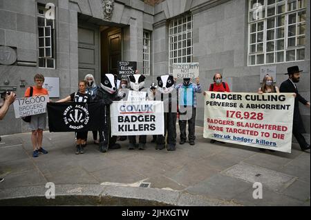 DEFRA, London, Großbritannien. 21.. Juli 2022. Tierrechtsprotesten gegen den anhaltenden Horror des grausamen, sinnlosen #Dachs keult gleiche legale Schlachtschlachtzer Dachse 176.000 Dachse, die jährlich von der DEFRA beschossen werden. Quelle: Siehe Li/Picture Capital/Alamy Live News Stockfoto