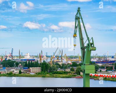 Krane in der Danziger Werft, Luftlandschaft Stockfoto