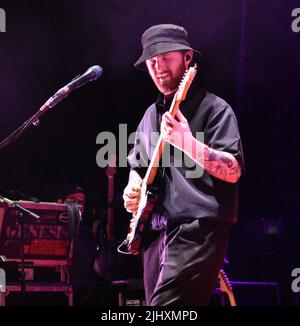 Jon Wingan von Superlove, der live auf der Bühne im Konzert in der Guildhall Southampton O2, Dienstag, 26.. April 2022 (Support Act for Feeder) Stockfoto