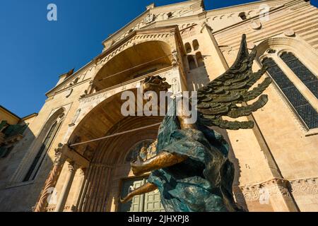 Kathedrale von Verona, Duomo di Verona, La cattedrale di Santa Maria Matricolare römisch-katholische Kirche in Piazza Duomo Platz, Verona Stadt historischen Zentrum Stockfoto