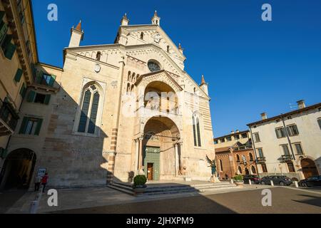 Kathedrale von Verona, Duomo di Verona, La cattedrale di Santa Maria Matricolare römisch-katholische Kirche in Piazza Duomo Platz, Verona Stadt historischen Zentrum Stockfoto