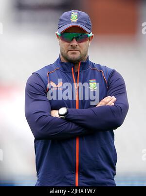 Südafrika-Trainer Mark Boucher während einer Trainingseinheit im Emirates Old Trafford, Manchester. Bilddatum: Donnerstag, 21. Juli 2022. Stockfoto