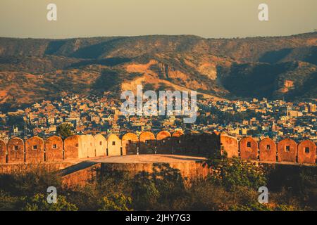 Selektiver Fokus auf Gebäude, Panoramablick auf die goldene Stadt in Jaisalmer, einer der wichtigsten Städte in Rajasthan, Indien Stockfoto