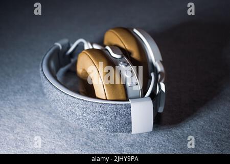 Skullcandy Crusher bluetooth ® Ohrhörer mit Bass-Schieberegler. Stockfoto