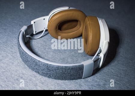 Skullcandy Crusher bluetooth ® Ohrhörer mit Bass-Schieberegler. Stockfoto