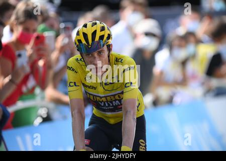 Hautacam, Frankreich, 21.. Juli 2022. Jonas Vingegaard aus Dänemark und das Team Jumbo-Visma gewinnen während der Etappe 18 der Tour De France, Lourdes bis Hautacam. Quelle: Alex Broadway/Alamy Live News Stockfoto