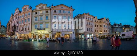 Prag, Tschechische Republik - 15. September 2018. Prag bei Nacht - Altstädter Ring - die Kirche der Mutter Stockfoto