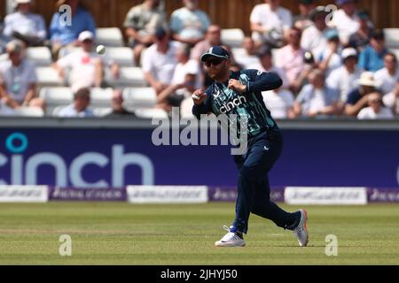 Der Engländer Jonny Bairstow wirft den Ball am Dienstag, den 19.. Juli 2022, während der Royal London One Day Series zwischen England und Südafrika im Seat Unique Riverside, Chester le Street. (Kredit: Mark Fletcher | MI News) Kredit: MI Nachrichten & Sport /Alamy Live News Stockfoto