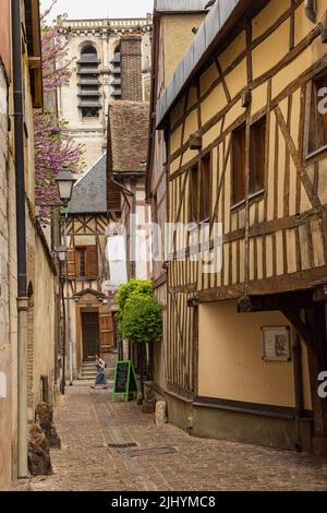 Troyes, Frankreich -5. Mai 2022: Mittelalterliche Altstadt von Troyes Grand Est im Nordosten Frankreichs Stockfoto