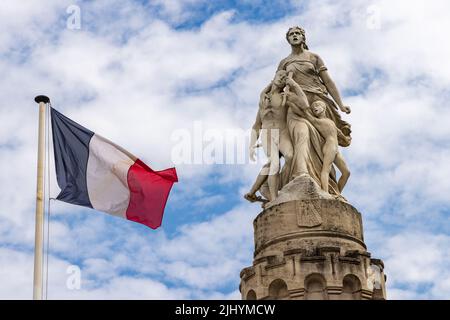 Troyes, Frankreich -5. Mai 2022: Monument des Enfants de l'Aube vor dem Hauptbahnhof in Troyes in Frankreich Stockfoto