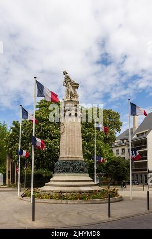 Troyes, Frankreich -5. Mai 2022: Monument des Enfants de l'Aube vor dem Hauptbahnhof in Troyes in Frankreich Stockfoto