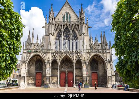 Troyes, Frankreich - 5. Mai 2022: Baselique Saint-Urbain in der mittelalterlichen Altstadt in der Region Troyes Grand Est im Nordosten Frankreichs Stockfoto