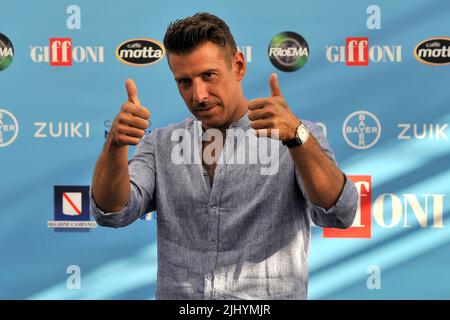 Giffoni Valle Piana, Italien. 21.. Juli 2022. Francesco Gabbani italienischer Sänger, während des Giffoni Film Festivals, das vom 21. Bis 30. Juli 2022 in der Stadt Giffoni Valle Piana stattfand.Giffoni Valle Piana, Italien, 21. Juli 2022. (Foto von Vincenzo Izzo/Sipa USA) Quelle: SIPA USA/Alamy Live News Stockfoto