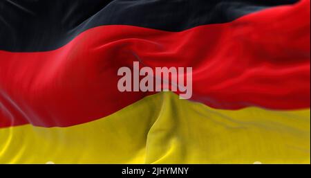 Nahaufnahme der im Wind winkenden deutschen Nationalflagge. Deutschland ist ein europäisches Land. Stockfoto