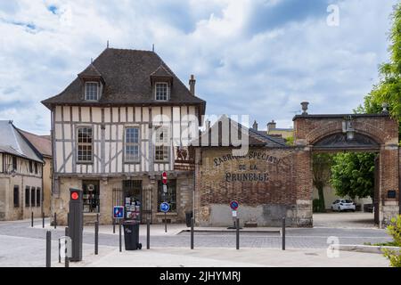 Troyes, Frankreich -5. Mai 2022:mittelalterliche Altstadt von Troyes Grand Est im Nordosten Frankreichs Stockfoto