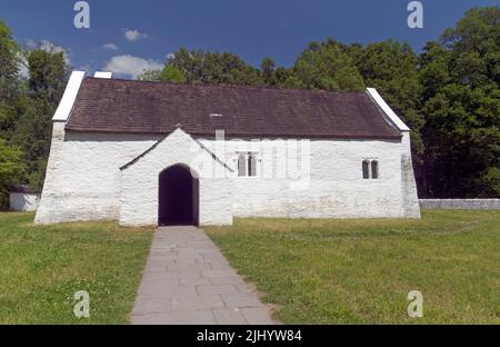 St. Teilo's Kirche, möglicherweise 12. oder 13. Jahrhundert, Saint Fagans Museum, Cardiff Stockfoto