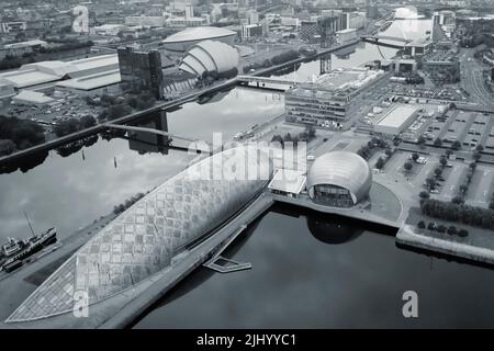 Glasgow, Schottland, Großbritannien, August 24. 2019, Luftaufnahme des Wissenschaftszentrums Glasgow, des SECC und des Hydro-Gebiets am Ufer des Flusses Clyde bei Sonnenaufgang Stockfoto