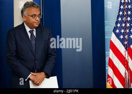 Washington, Usa. 21.. Juli 2022. Ashish Jha, Koordinator der Reaktion des Weißen Hauses Covid-19, während einer Pressekonferenz im James S. Brady Press Briefing Room im Weißen Haus in Washington, DC, USA, am Donnerstag, den 21. Juli, 2022. Präsident Biden hat heute positiv auf Covid-19 getestet und erlebt leichte Symptome, so eine Erklärung des Weißen Hauses. Fotograf: Ting Shen/Pool/Sipa USA Credit: SIPA USA/Alamy Live News Stockfoto