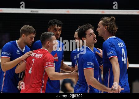 Bologna, Italien. 21.. Juli 2022. Jubel der französischen Mannschaft während der Volleyball Nations League Mann - Viertelfinale - Frankreich gegen Japan, Volleyball-Veranstaltungen in Bologna, Italien, Juli 21 2022 Quelle: Independent Photo Agency/Alamy Live News Stockfoto