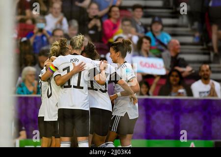 Brentford, Großbritannien. 21.. Juli 2022. Deutschland feiert das erste Tor während des UEFA-Fußballspiels der Damen zur Euro 2022 zwischen Deutschland und Österreich im Brentford Community Stadium in Brentford, England. (Foto: Kevin Hodgson/Sports Press Photo/C - EINE STUNDE DEADLINE - FTP NUR AKTIVIEREN, WENN BILDER WENIGER ALS EINE STUNDE ALT sind - Alamy) Quelle: SPP Sport Press Photo. /Alamy Live News Stockfoto