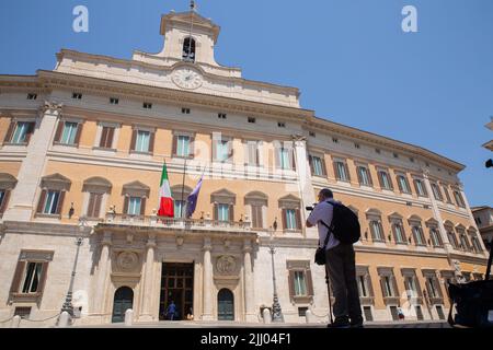 Rom, Italien. 21.. Juli 2022. Blick auf den Palazzo Montecitorio in Rom, während der Regierungskrise (Foto: Matteo Nardone/Pacific Press) Quelle: Pacific Press Media Production Corp./Alamy Live News Stockfoto