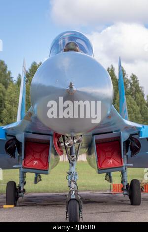 SIAULIAI / LITAUEN - 27. Juli 2019: Die Luftwaffe der Ukraine, Sukhoi Su-27, ist auf der Flugschau Falcon Wings 2019 in Siauliai A stationäre Kampfjet-Flugzeuge Stockfoto