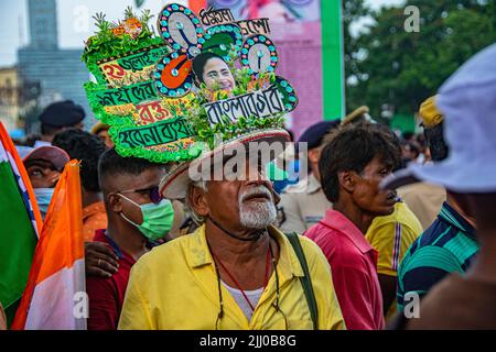 21. Juli 2022, Kalkutta, Westbengalen, Indien: Die Kundgebung zum Märtyrertag 21. Juli ist eine jährliche Massenkundgebung, die vom Trinamool-Kongress organisiert wird, um der Entlassung von Kalkutta 1993 zum Märtyrertag zu gedenken. Mindestens 13 Menschen, die von der Polizei von Kalkutta während einer Kundgebung des West Bengalen Jugendkongresses unter der Führung von Mamata Banerjee am 21. Juli 1993 angeschossen wurden, forderten, dass der Wählerausweis als einziges erforderliches Dokument zur Abstimmung vorgelegt werden sollte. Die letzten zwei Jahre aufgrund der Pandemie der Trinamool Kongress Supremo hatte die Rallye virtuell adressiert, Es ist eine Mega-Feier in diesem Jahr. (Bild: © Sudip Chanda/Pacific Press Stockfoto