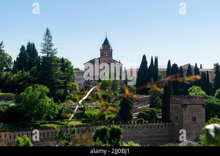 Blick auf die Alhambra-Paläste von den Generalife-Gärten, Granada Stockfoto