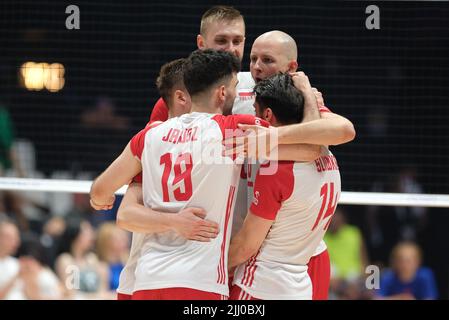 Bologna, Italien. 21.. Juli 2022. Jubel der polnischen Mannschaft während der Volleyball Nations League Mann - Viertelfinale - Polen gegen Iran, Volleyball-Veranstaltungen in Bologna, Italien, Juli 21 2022 Quelle: Independent Photo Agency/Alamy Live News Stockfoto