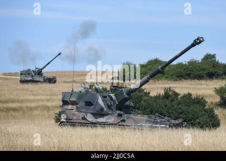 Grafenwoehr, Deutschland. 20.. Juli 2022. Polnische Soldaten mit 2. Bataillon, 5. Artilleriebrigade Live-Feuer AHS Krab 155mm selbstfahrende Haubitzen während der Übung Dynamic Front 22 auf dem Trainingsgelände Grafenwoehr, 20. Juli 2022 in Grafenwoehr, Deutschland. Quelle: Markus Rauchenberger/US Army Photo/Alamy Live News Stockfoto