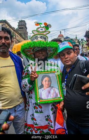 21. Juli 2022, Kalkutta, Westbengalen, Indien: Die Kundgebung zum Märtyrertag 21. Juli ist eine jährliche Massenkundgebung, die vom Trinamool-Kongress organisiert wird, um der Entlassung von Kalkutta 1993 zum Märtyrertag zu gedenken. Mindestens 13 Menschen, die von der Polizei von Kalkutta während einer Kundgebung des West Bengalen Jugendkongresses unter der Führung von Mamata Banerjee am 21. Juli 1993 angeschossen wurden, forderten, dass der Wählerausweis als einziges erforderliches Dokument zur Abstimmung vorgelegt werden sollte. Die letzten zwei Jahre aufgrund der Pandemie der Trinamool Kongress Supremo hatte die Rallye virtuell adressiert, Es ist eine Mega-Feier in diesem Jahr. (Bild: © Sudip Chanda/Pacific Press Stockfoto