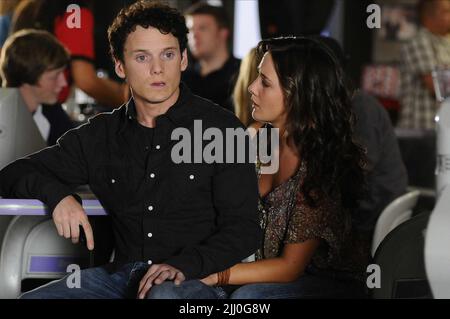 ANTON YELCHIN, ADDISON TIMLIN, ODD THOMAS, 2013 Stockfoto