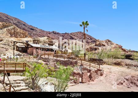 Calico ist eine Geisterstadt und ehemalige Bergbaustadt im San Bernardino County, Kalifornien, USA. Calico erhielt das California Historical Landmark Stockfoto