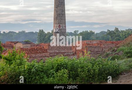 Ziegelfeld in Chittagong. Dieses Foto wurde aus Bangladesch aufgenommen. Stockfoto