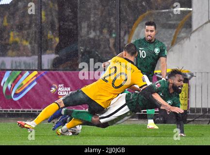 Australien und Saudi-Arabien spielten ihre Welt aus. Cup Qualifying Spiel mit einem 0-0 Unentschieden in nassen Bedingungen. Mit: Salman Alfaraj, Trent Sainsbury wo: Sydney, Australien Wann: 11 Nov 2021 Credit: WENN Stockfoto