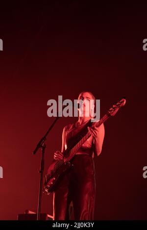 London Grammar live im Alexandra Palace in London, Großbritannien mit: Hannah Reid wo: London, Großbritannien Wann: 12 Nov 2021 Credit: Louise Morris/WENN Stockfoto