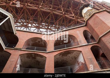 Fort Point National Historic View unter der Golden Gate Bridge, San Francisco, Kalifornien, USA Stockfoto