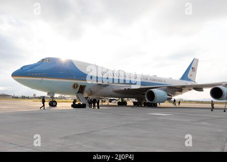 Air Force One mit US-Präsident Joe Biden landet am 22. Mai 2022 auf dem Yokota Air Base in Tokio, Japan. US-Präsident Joe Biden befindet sich auf der zweiten Etappe einer Reise zur Stärkung der US-Allianzen in Asien. Quelle: Hitoshi Katanoda/AFLO/Alamy Live News Stockfoto