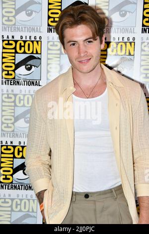 Kieron Moore Ankunft bei der Fotozelle von Pfacock für „Vampire Academy“ im Hilton Bayfront am San Diego International Comic-Con Day 1 am 21,2022. Juli. Stockfoto