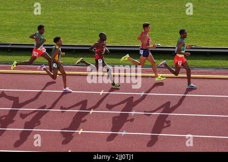 Eine allgemeine Ansicht der Läufer während der 5000m-Läufe der Männer am siebten Tag der Leichtathletik-Weltmeisterschaften im Hayward Field, University of Oregon in den Vereinigten Staaten von Amerika. Bilddatum: Donnerstag, 21. Juli 2022. Stockfoto