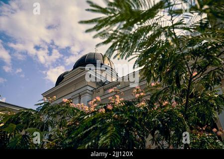 Architektonische Elemente des Gebäudes der orthodoxen Kathedrale in Odessa, Ukraine. Stockfoto