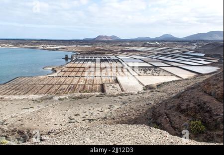 Natürliches Salz Verdunstung Teich auf der Insel Lanzarote in Salinas de Janubio, Kanarische Inseln, Spanien Stockfoto