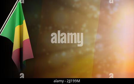 Mali Flagge mit glänzender Flagge backgorund. Verwendung für Nationalfeiertag und landesweite Veranstaltungen. Stockfoto