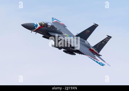 McDonnell Douglas F-15E Strike Eagle 92-0364 von 492FS/48FW, Standort: RAF Lakenheath, Flug auf der Farnborough International Airshow 2022. 70. Jahre Stockfoto