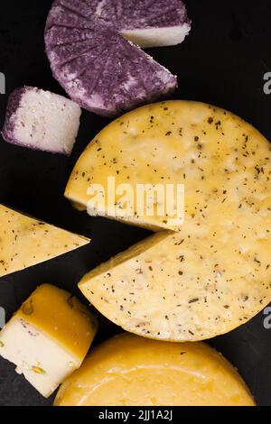 Sortiment von handgefertigten Milchprodukten Stockfoto