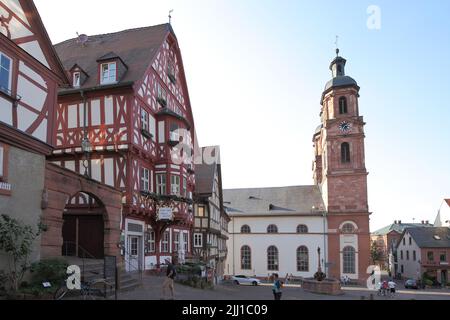 St. Jakobus Kirche auf dem Marktplatz in Miltenberg, Bayern, Deutschland Stockfoto