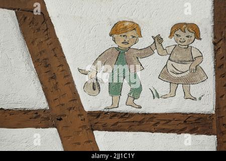 Märchenfiguren Hänsel und Gretel im Fachwerkhaus in Michelstadt, Hessen, Deutschland Stockfoto