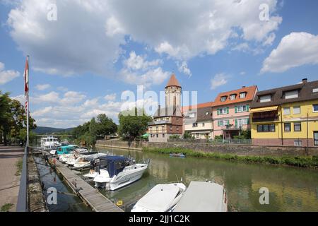 Tauufer mit Spitzer Turm in Wertheim, Baden-Württemberg, Deutschland Stockfoto